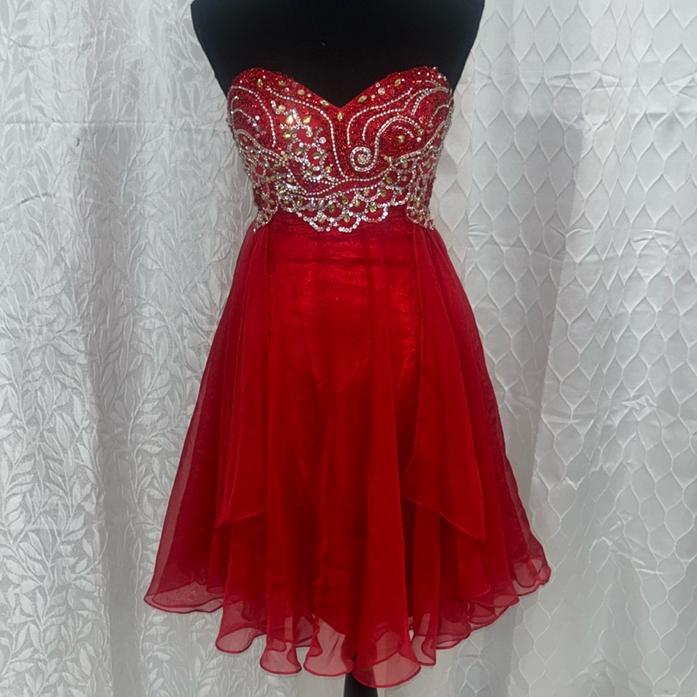 fit to flair strapless red hoco dress size 4